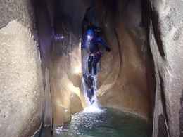 Canyoning souterrain... 